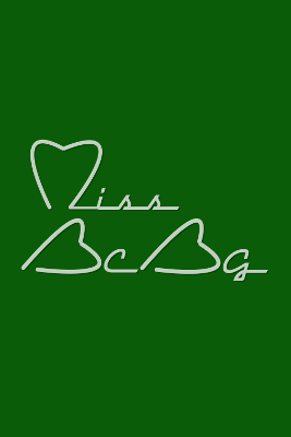Miss BCBG Dark Green High, par Xavier E. G. Dierick